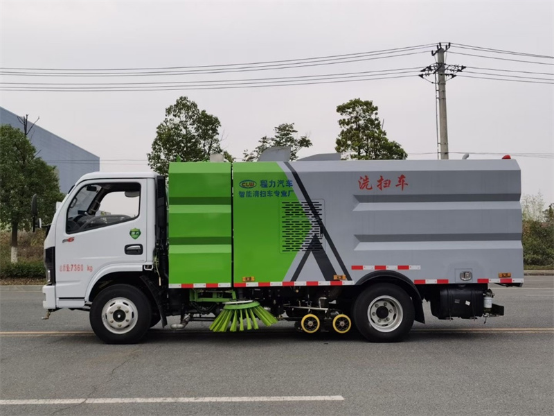 東風(fēng)多利卡3308軸距洗掃車(chē)